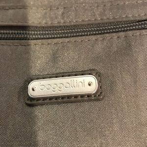 Baggallini cross over bag
